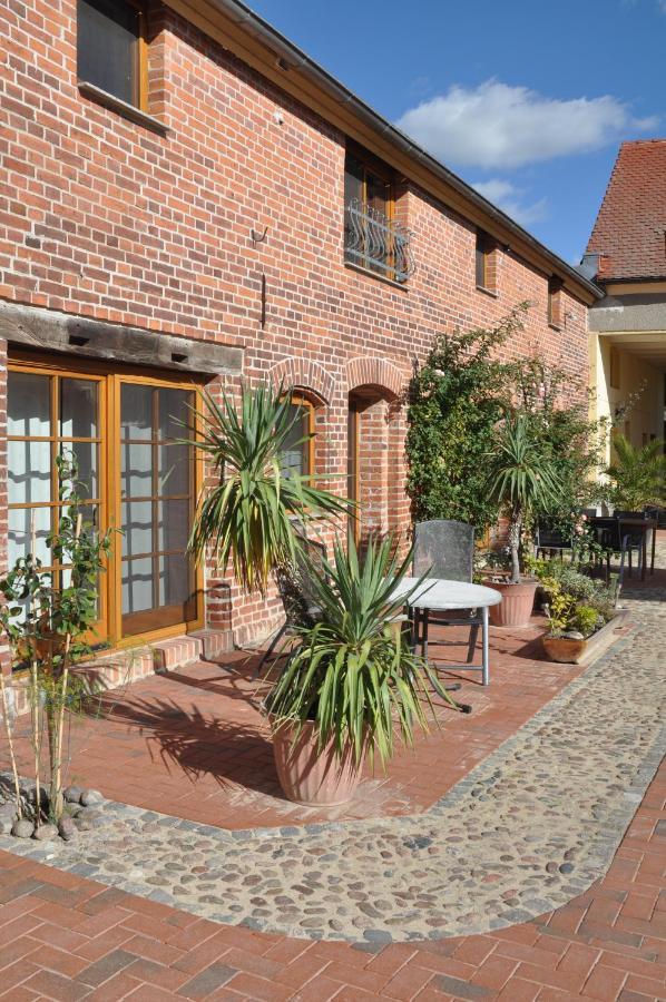 Pension Claudia Gueldenpfennig Tangermuende Exterior photo